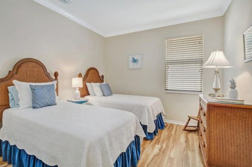 5706 Lago Villaggio Way, Naples FL 34104-5740 exterior