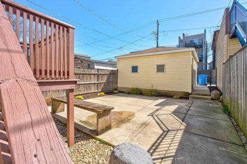 1713 Troy St, Chicago IL 60655-2027 exterior