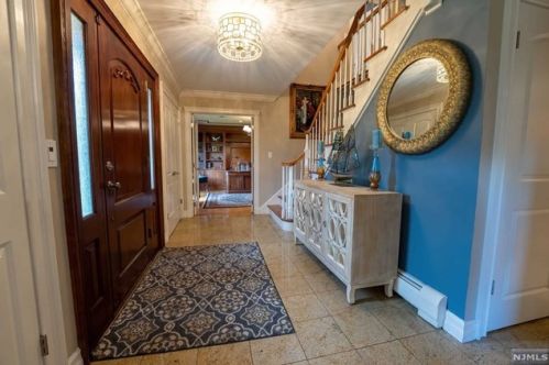 6 Strawberry Hill Ct, Montvale NJ  07645-1133 exterior