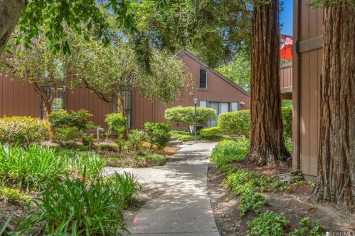 8136 Camelback Pl, Concord CA 94523-1225 exterior