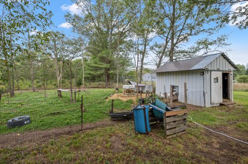 663 Maple Is Rd, Meskegon MI 49442-9479 exterior