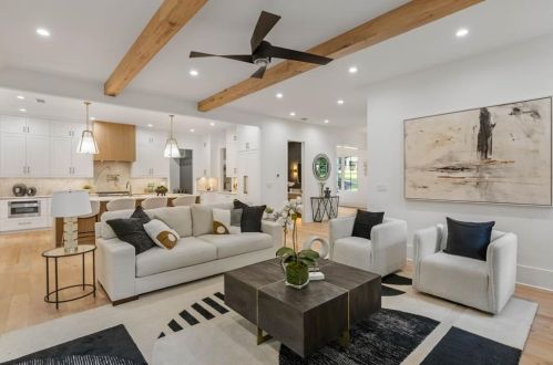 3918 Flowerland Dr, Atlanta GA  30319-1806 exterior