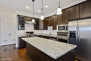 5647 Clark St, Chicago IL  60660-4144 exterior