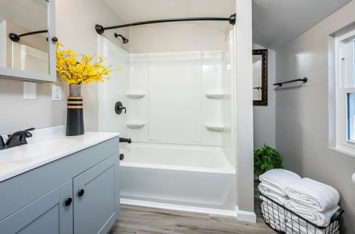 837 Deely St, Pittsburgh PA 15217-2813 exterior