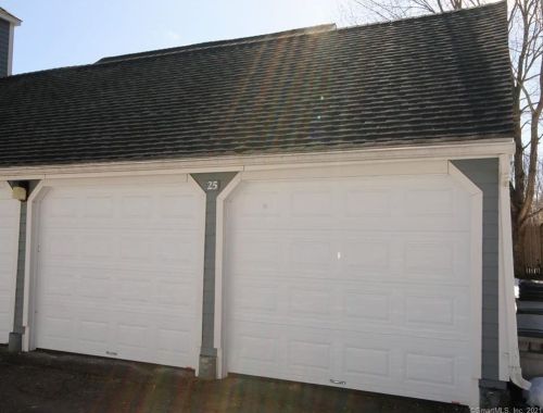 25 Farmington Meadow Dr, Farmington CT 06032-2041 exterior