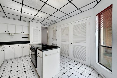 6303 5 Acre Wood St, Austin TX 78746-7125 exterior