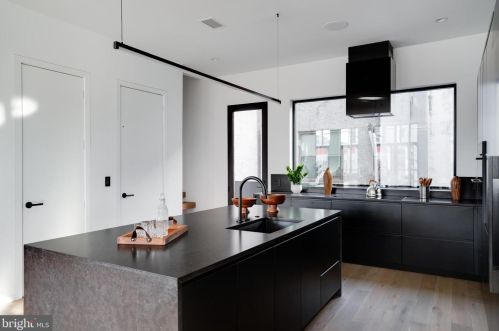 1355 Kater St, Philadelphia PA 19147-1817 exterior