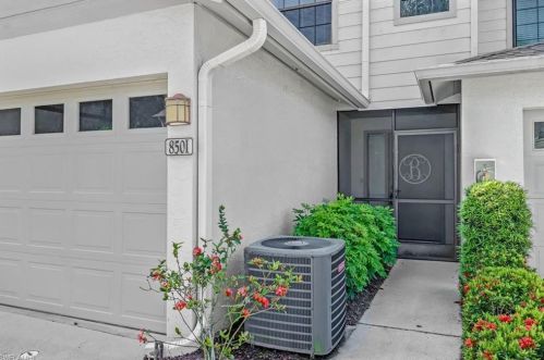 850 Meadowland Dr, Naples, FL 34108-2598