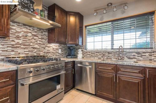 5002 Claycord Ct, Concord CA 94521-2226 exterior