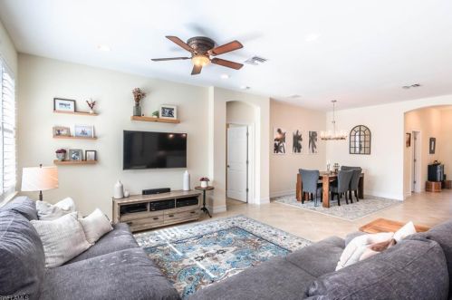 7770 Bucks Run Dr, Naples FL 34120-3904 exterior