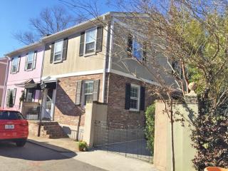 18 Poulnot Ln, Charleston SC  29401-1911 exterior