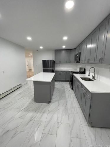 566 East St, New Britain CT  06051-2456 exterior