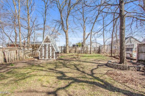 3240 Homecrest Ave, Wyoming MI exterior