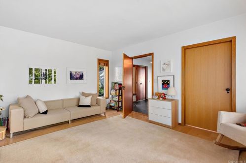 9 Fox Run, Armonk NY 10504-1011 exterior