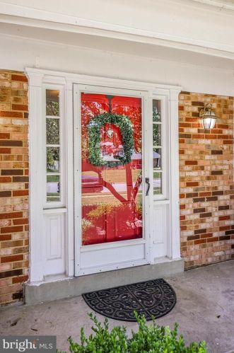 8707 Falkstone Ln, Alexandria VA  22309-4004 exterior