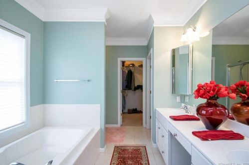 186 Country Club Dr, Seymour CT 06478-1196 exterior