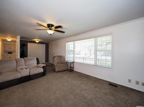 2820 7180, Taylorsville UT 84084-2921 exterior