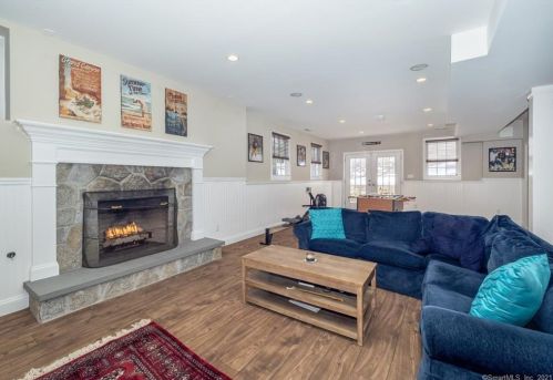 65 Sturges Rdg Rd, Wilton CT 06897-3229 exterior