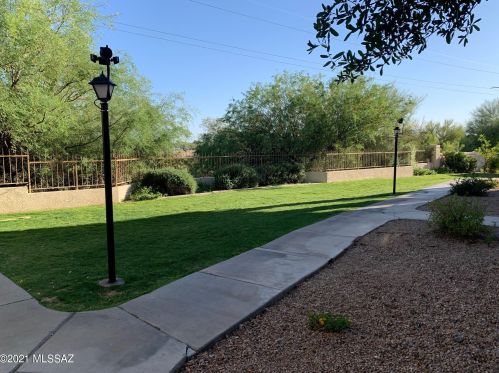 2550 River Rd, Tucson AZ  13305-9500 exterior