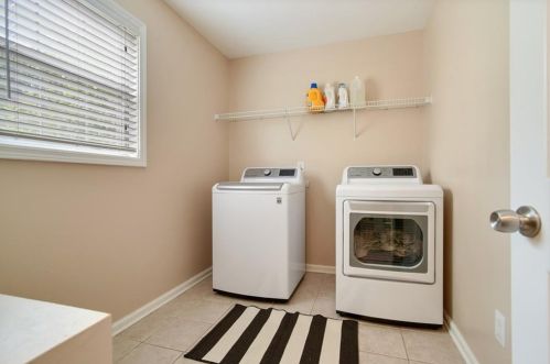 1422 Brookside Manor Ct, Tucker GA  30084-7828 exterior