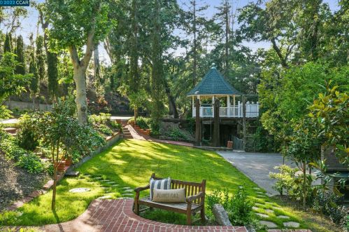 31 Ridge Park Ln, Concord CA 94518-1451 exterior