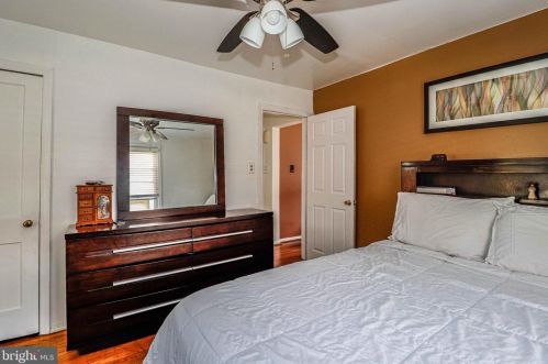 301 Hollywood Dr, Trenton NJ 08609-1805 exterior