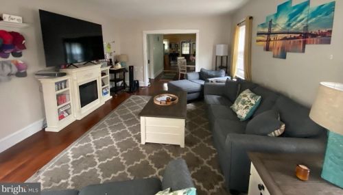 317 Oakland Ave, Camden NJ 08107-1211 exterior