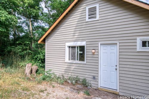 175 Walton Ave, Meskegon MI 49442-3253 exterior