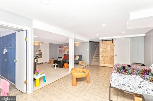 604 Forest Glen Rd, Silver Spring MD 20910-1122 exterior