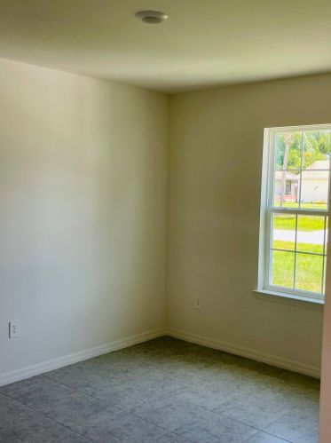 2082 Burlington St, Fort Pierce FL 34984-4365 exterior