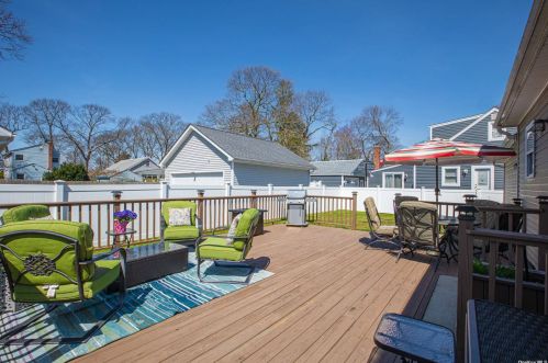 138 Frederick Ave, Babylon NY exterior