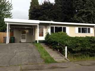 820 Camas Ave, Seattle WA  98056-3646 exterior