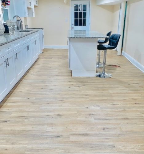 7951 Yates Blvd, Chicago, IL 60617-1102