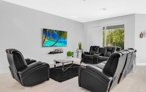 1482 Hunnicut Ave, Fort Pierce FL  34953-7002 exterior