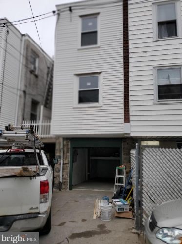 3905 Glendale St, Philadelphia PA 19124-5509 exterior