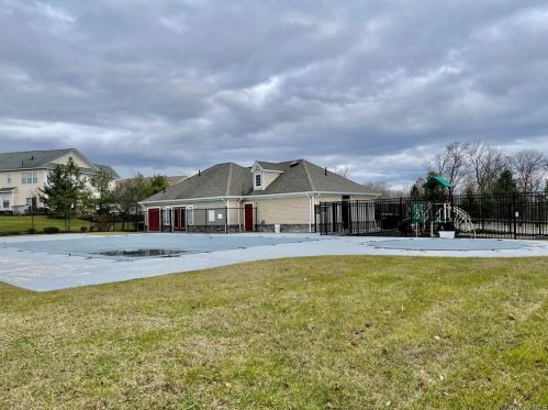 16 Cobblestone Ln, Middletown NY 10940-5091 exterior