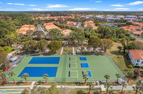 548 Belina Dr, Naples FL 34104-8455 exterior