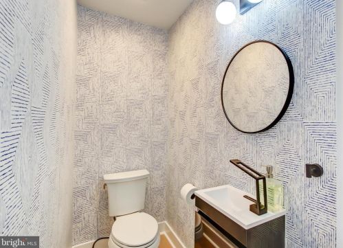 4624 Asbury Pl, Washington DC  20016-4325 exterior