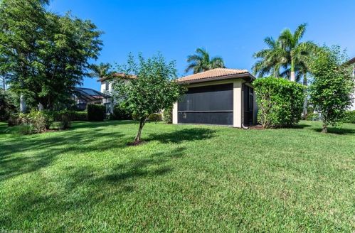 7770 Bucks Run Dr, Naples FL 34120-3904 exterior