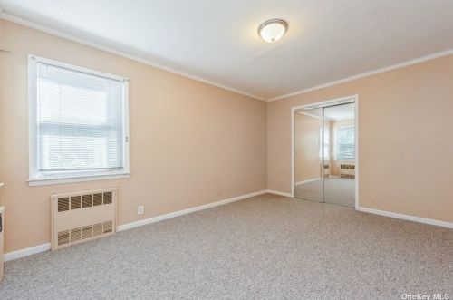 5 7 St, Valley Stream NY 11581-1255 exterior