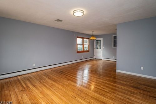 6 Melvin Ave, Iselin NJ 08830-2439 exterior