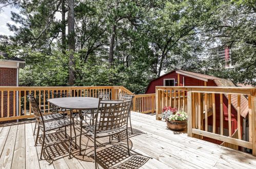 2424 Glenwood Dr, Atlanta GA  30305-4341 exterior