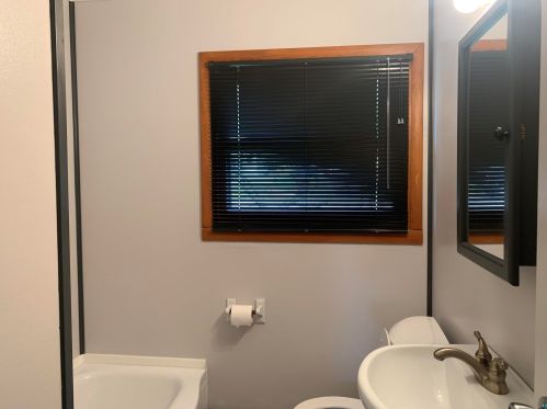 33 Davis Dr, Silver Bay MN  55614-1330 exterior