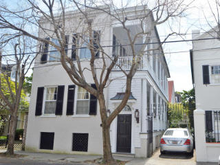 33 Wentworth St, Charleston SC  29401-1621 exterior