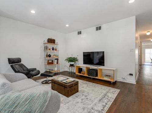 5017 Lawndale Ave, Chicago IL 60659-1103 exterior