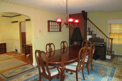 27 Woodedge Ave, Edison NJ  08817-3930 exterior