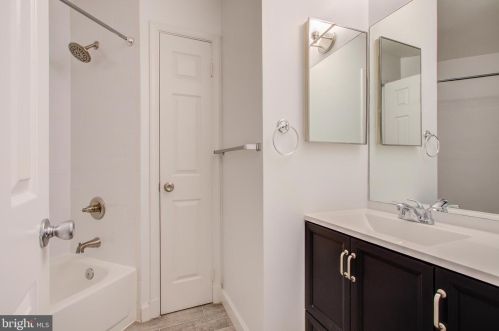 10761 Gloxinia Dr, Rockville MD 20852-3404 exterior