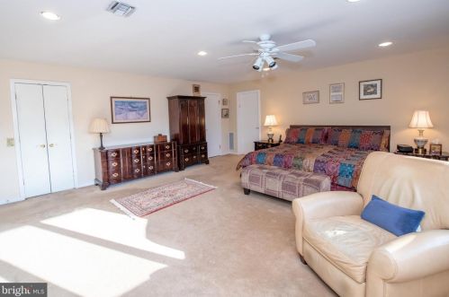 699 Longview Dr, Huntingdon Valley PA 19006-2219 exterior