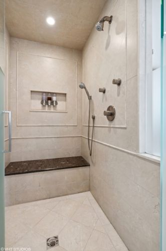 2900 Hermitage Ave, Chicago IL 60609-2733 exterior