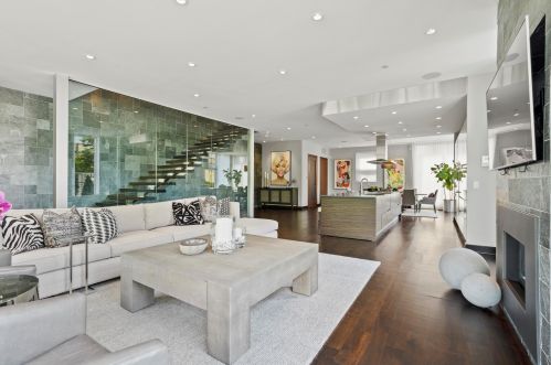 755 Kilbourn Ave, Milwaukee WI 53208-3111 exterior